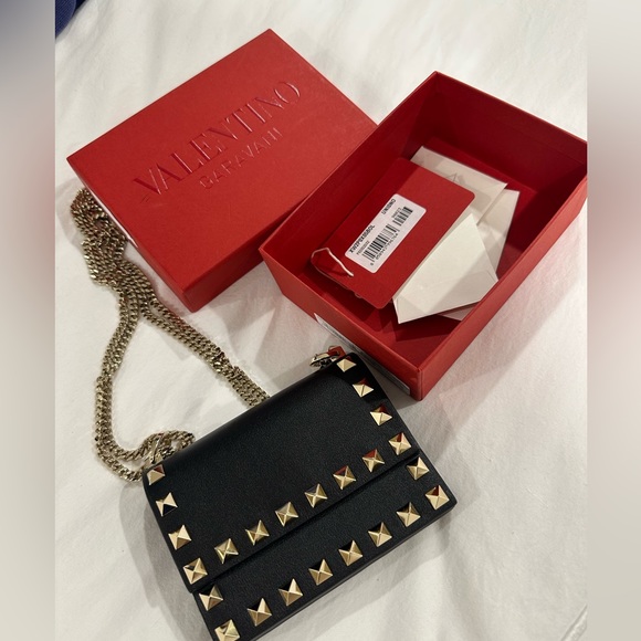 Valentino wallet on a chain Brand New - Picture 1 of 5